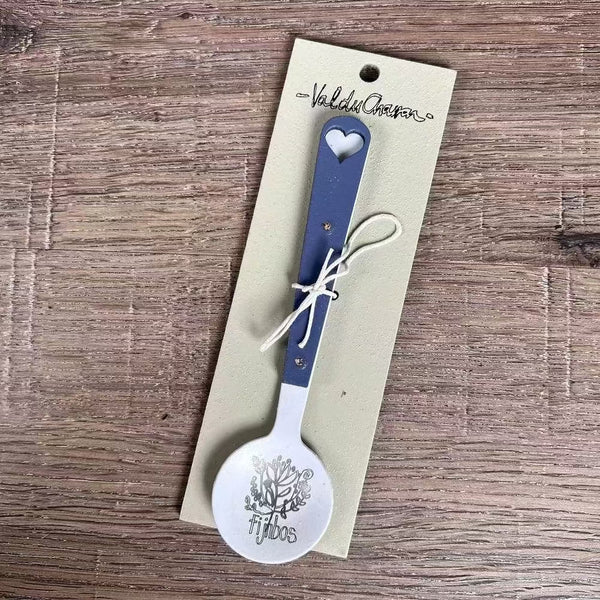 Enamel sugar spoon with wooden handle and Fijnbos laser engraving
