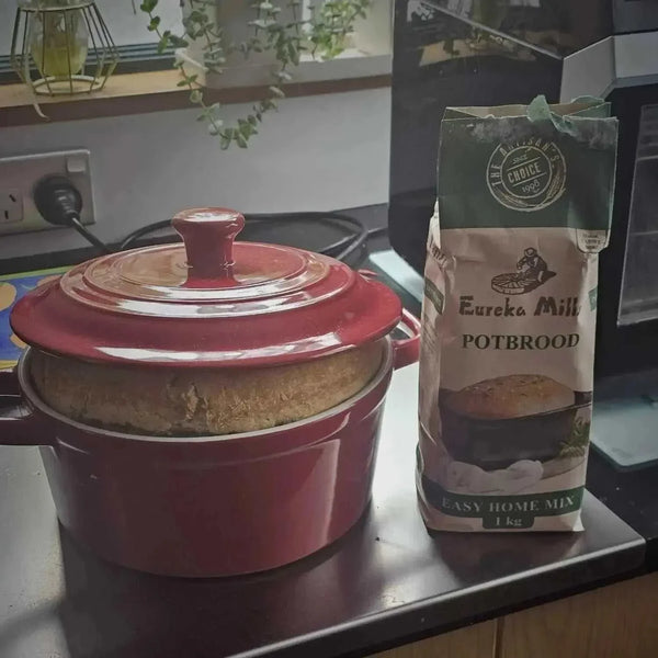 Eureka Mills Potbrood Easy Home Mix 1kg packaging with fresh homemade potbrood loaf